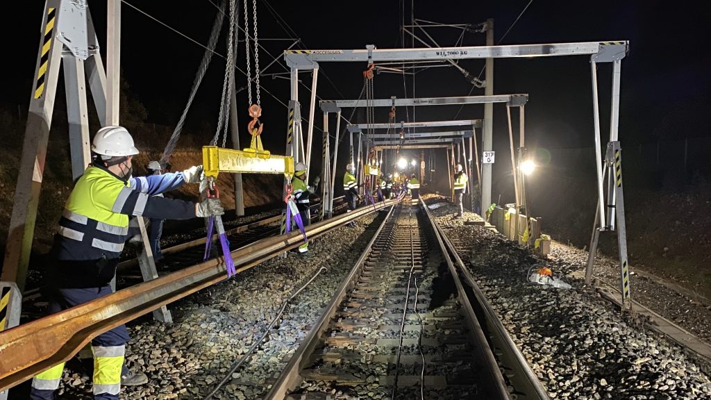 Obra vía de tren Adif