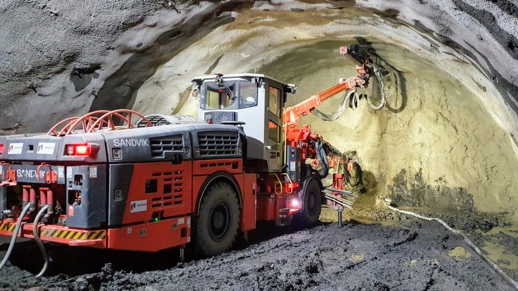 Obra haciendo túnel